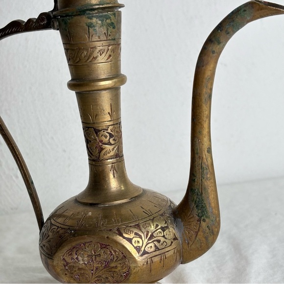 Vintage Solid Brass Teapot Genie Lamp Pitcher Made in India Ornate Etched Floral - Picture 11 of 15